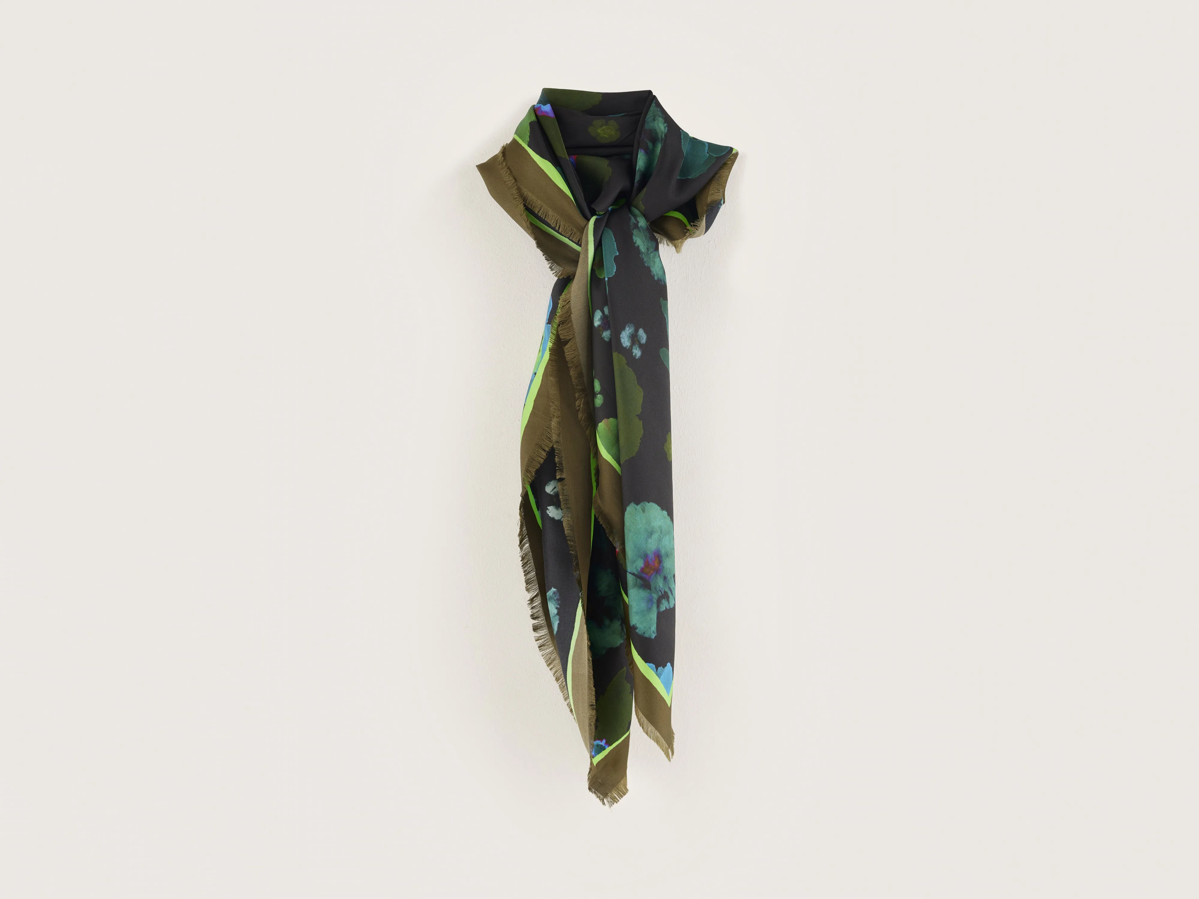 SYVON SCARF (242 / W / DISPLAY A)