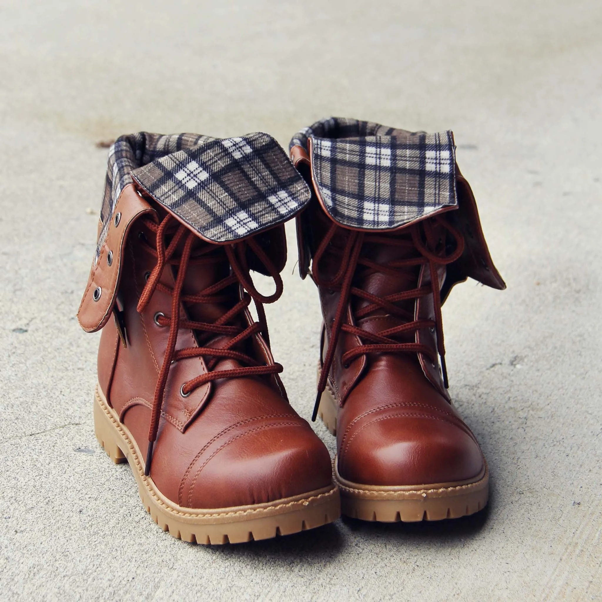 The Lodge Boots in Tan